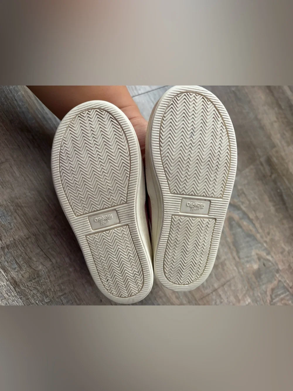 🌸 $10 SALE 🌸 Oshkosh Girls Shoes size 8c